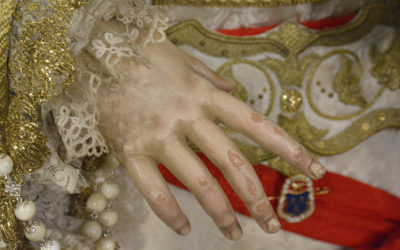 Besamanos a Nuestra Señora de la Aurora