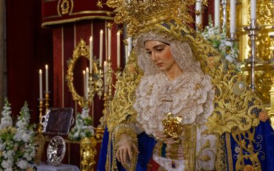 Besamanos a Nuestra Señora de la Aurora
