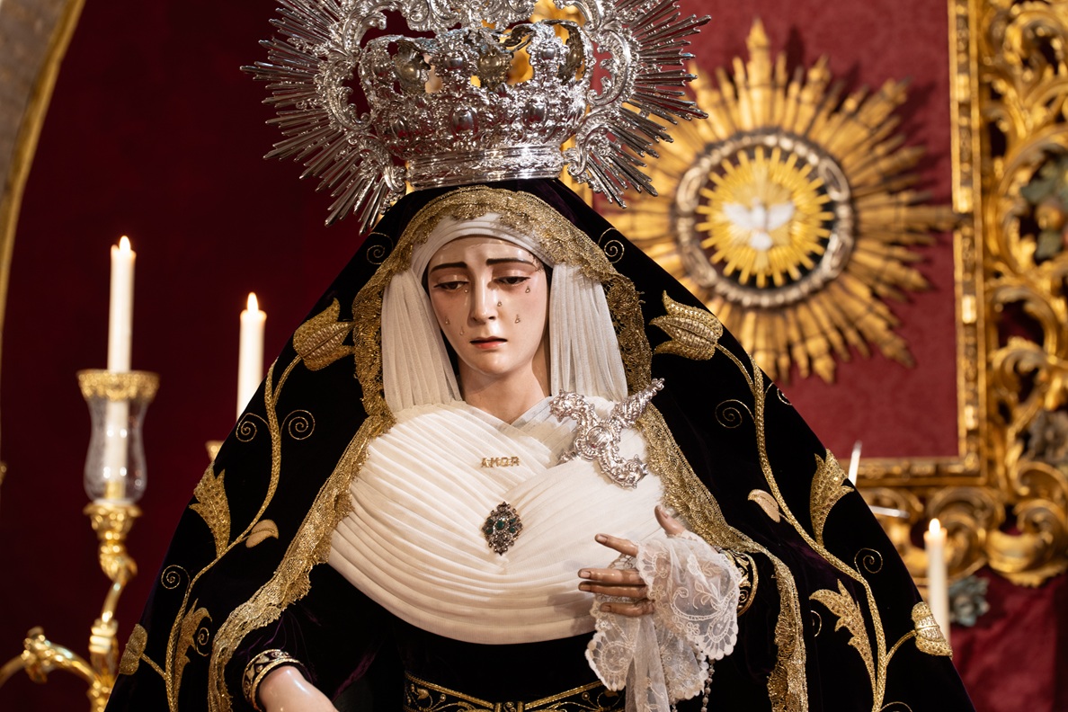 Función y besamanos a María Santísima del Amor y jura de nuevos hermanos