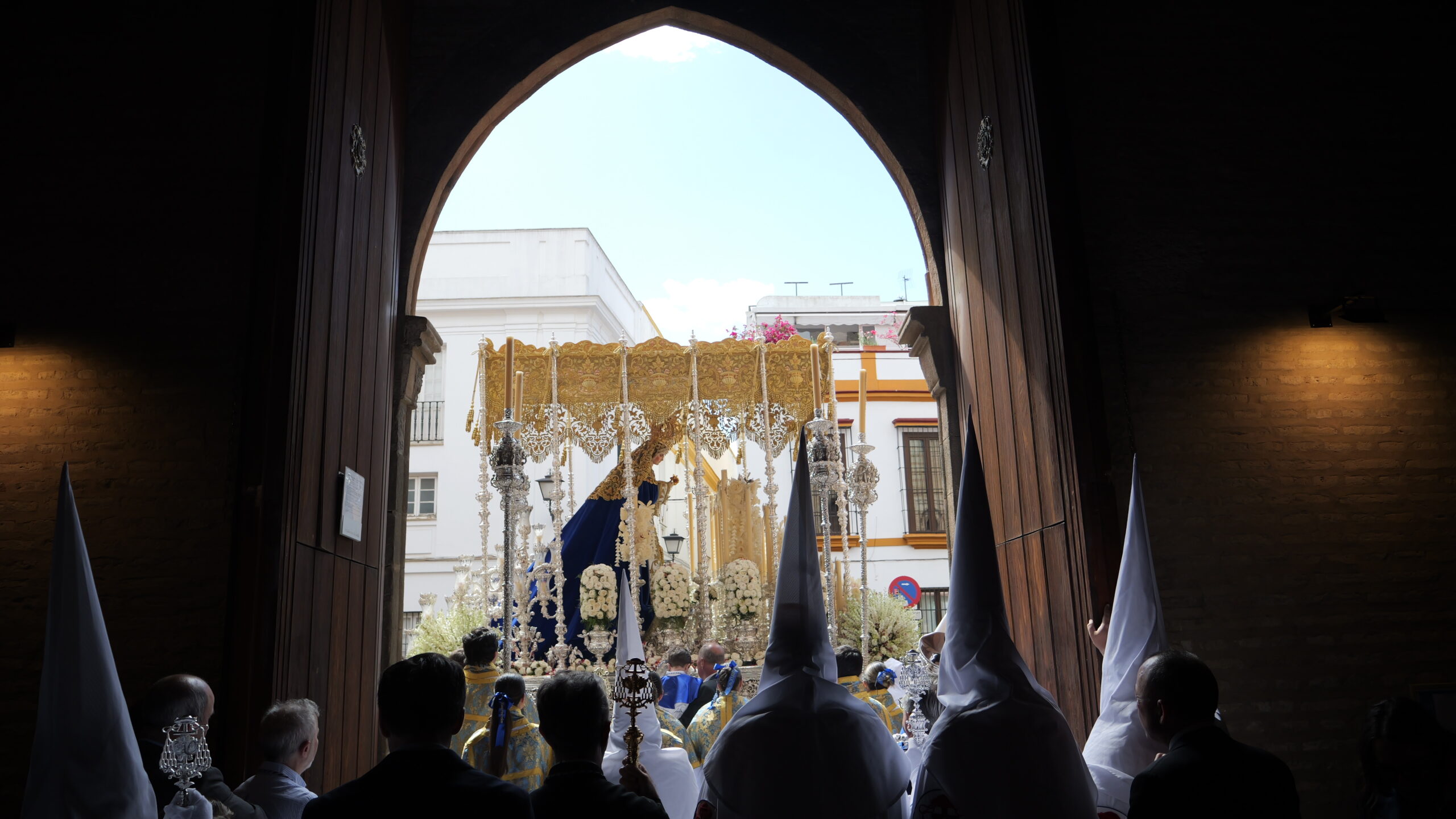 Acceso a Santa Marina el Domingo de Resurrección