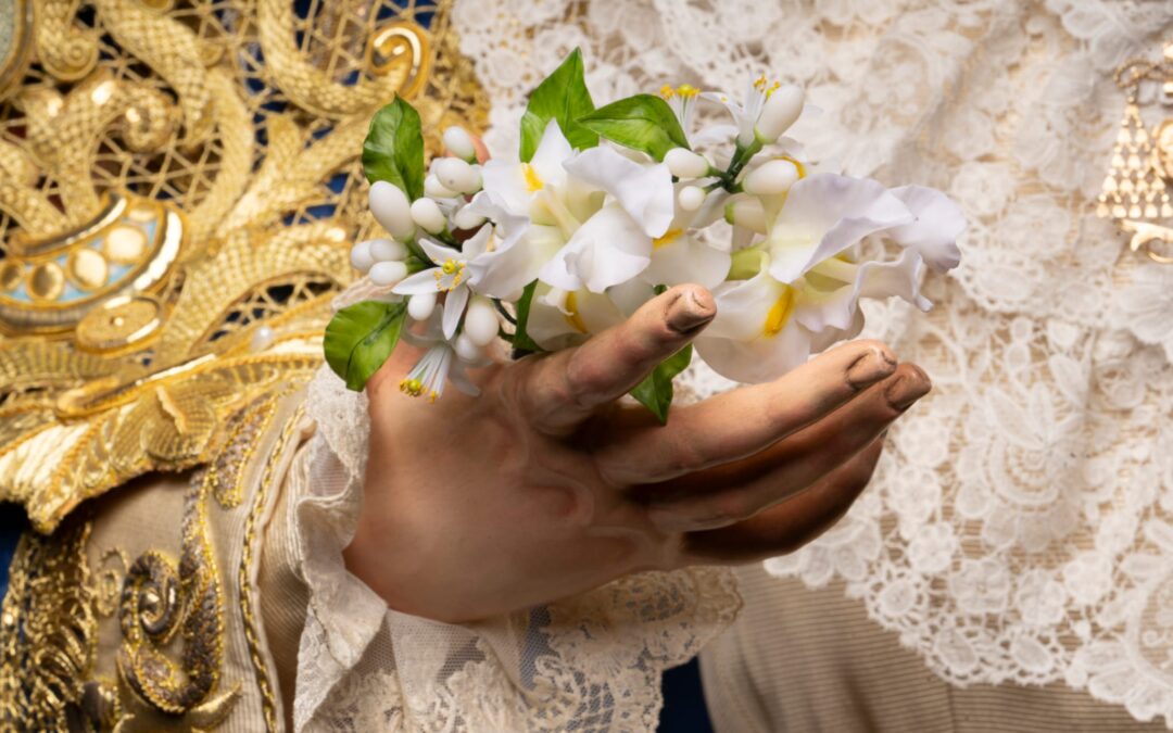 Besamanos a Nuestra Señora de la Aurora y traslado al paso