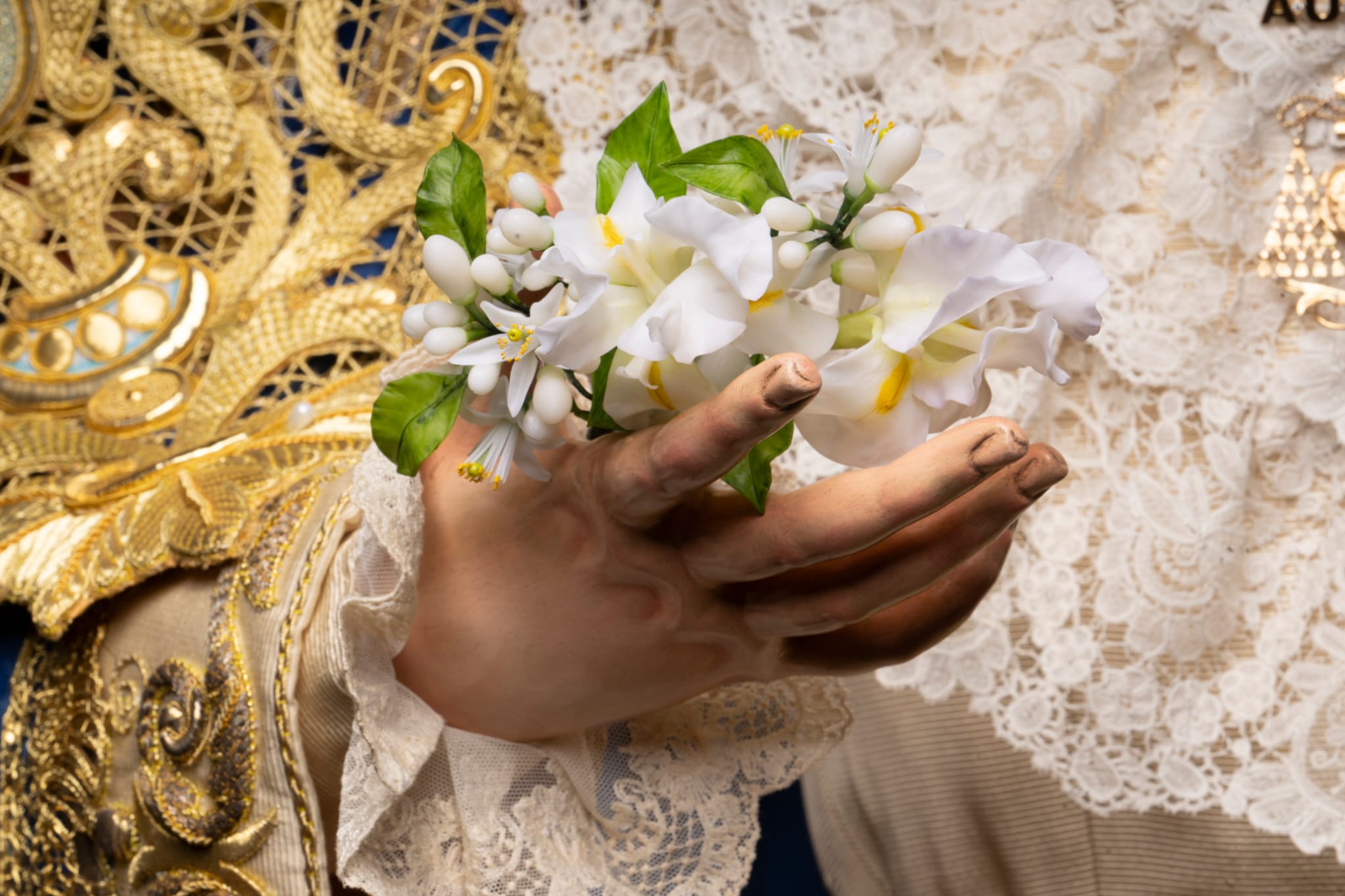 Besamanos a Nuestra Señora de la Aurora y traslado al paso